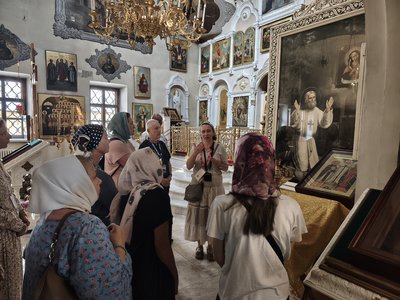 28 июля состоялась экскурсия «Византия в Москве: в гости к Святым Отцам Вселенской Церкви» для участников проекта «Московское долголетие»