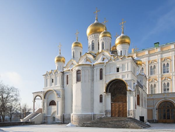 В России сохранились фрески 16 века, на которых изображены не только святые, но и древние философы, писавшие о Сыне Божием до Рождества Христова.«Древо Иессеево», представляющее родословное древо Христа на основе библейских текстов,составляет смысловой...